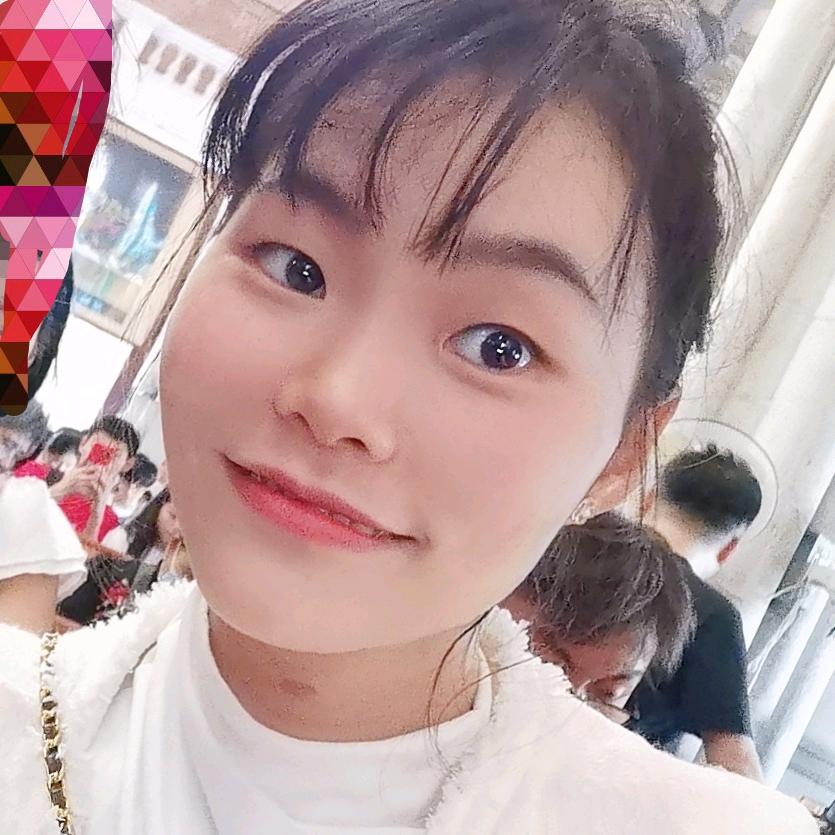 饱涨女孩