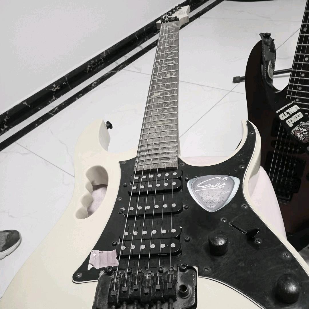 木木的🎸木吉他