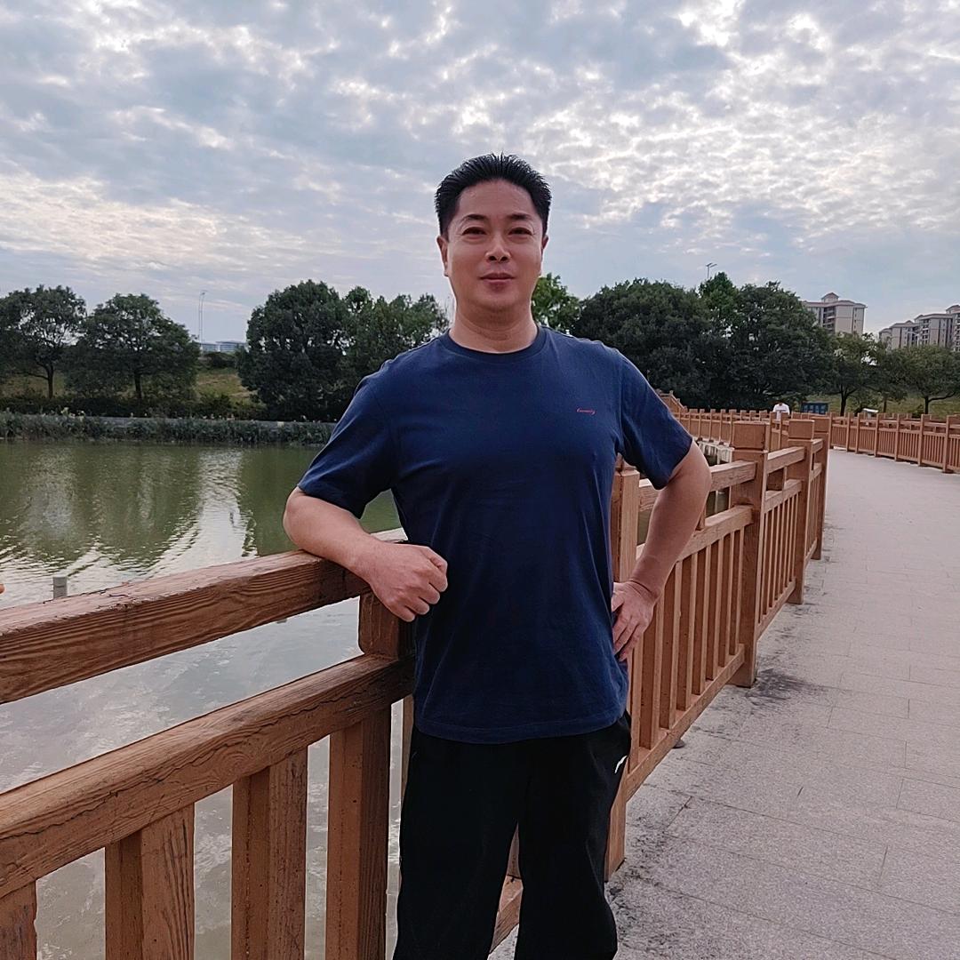 鹏城大叔 ²跟屁虫20:10开播号在主页