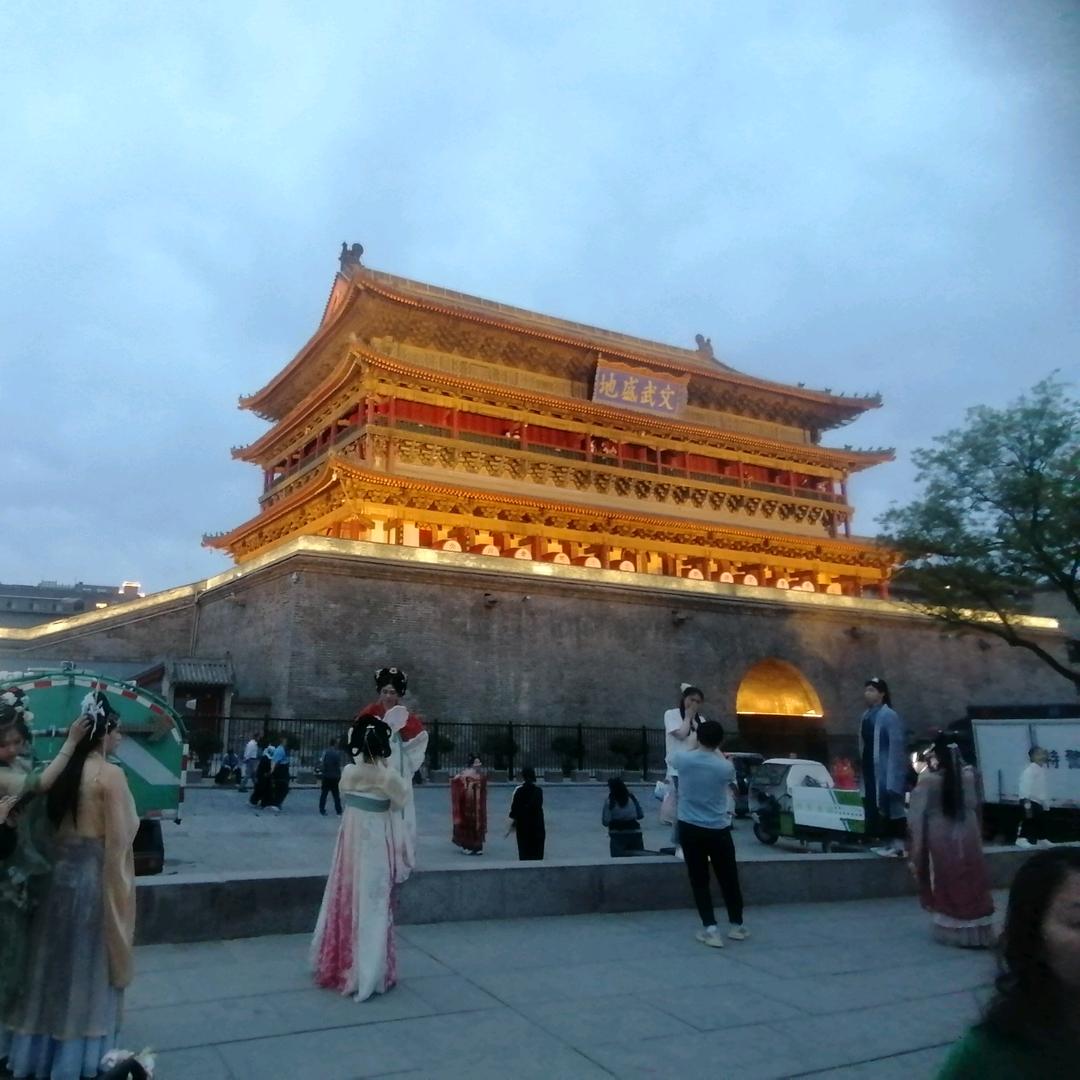 李  峰