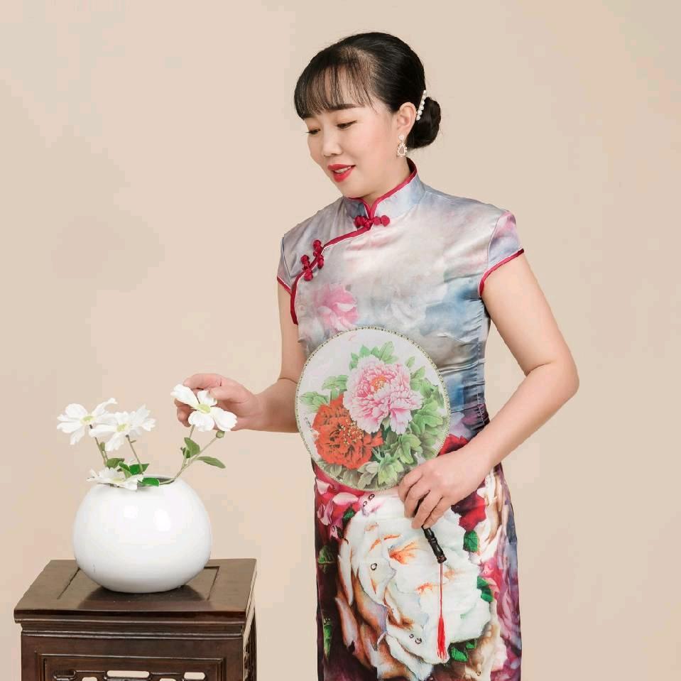 花园街口子明媚相
