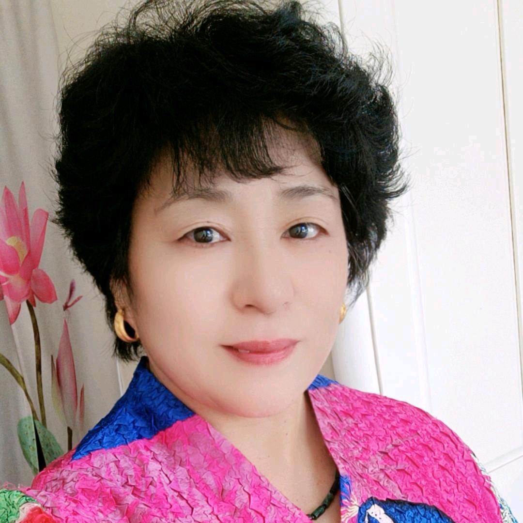 李霞