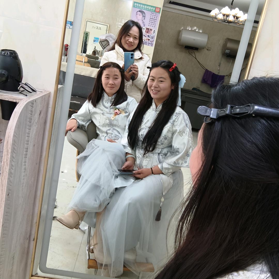 镇雄英姐