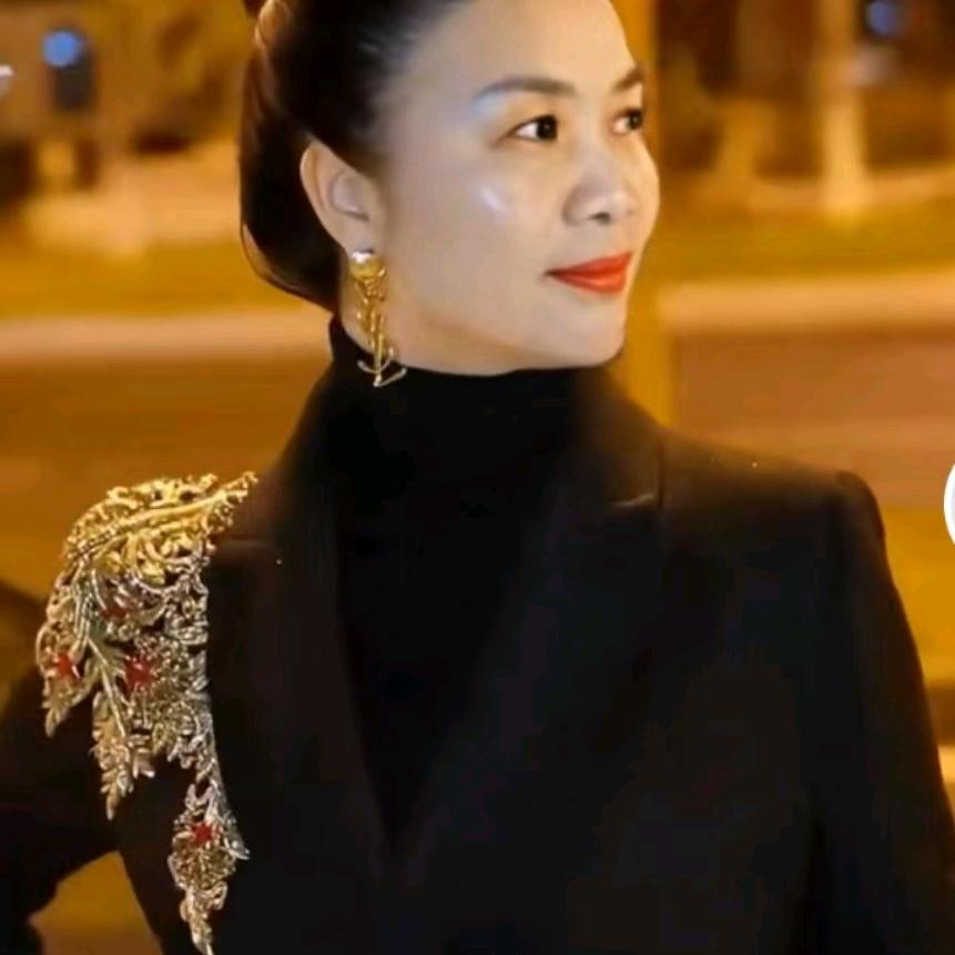 腊英鲜果超市