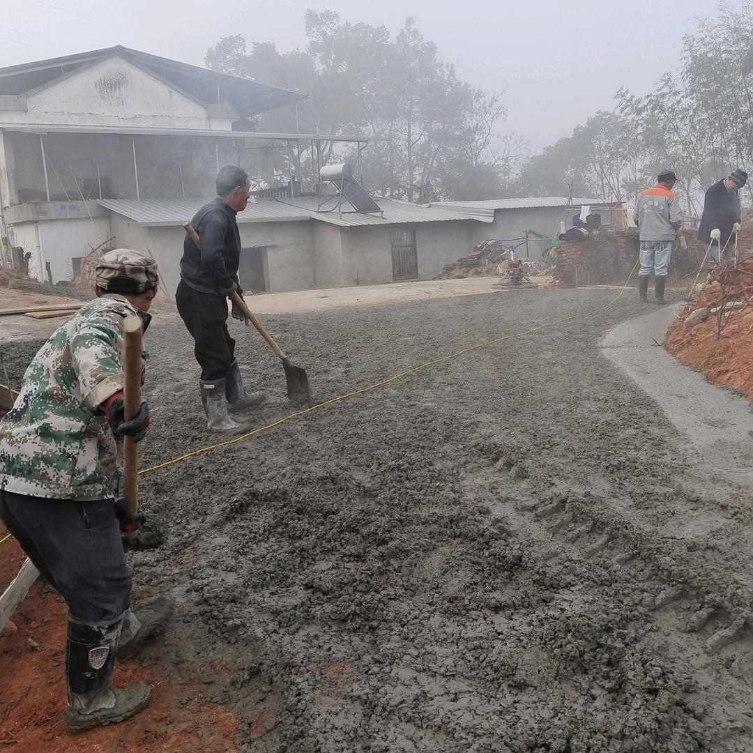 汪正兵专业浇混凝承接浇稻床，浇路，浇地坪