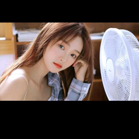 小精灵翡翠女孩