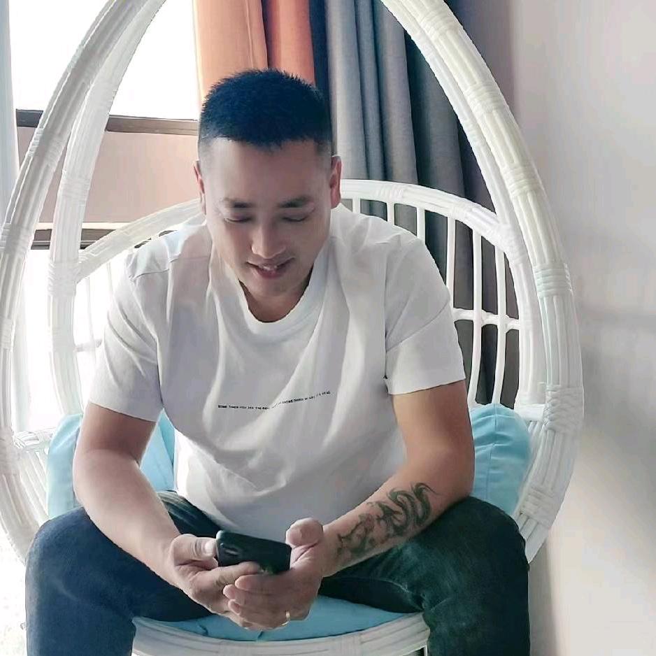 ღ᭄ 小李ᕦ༼