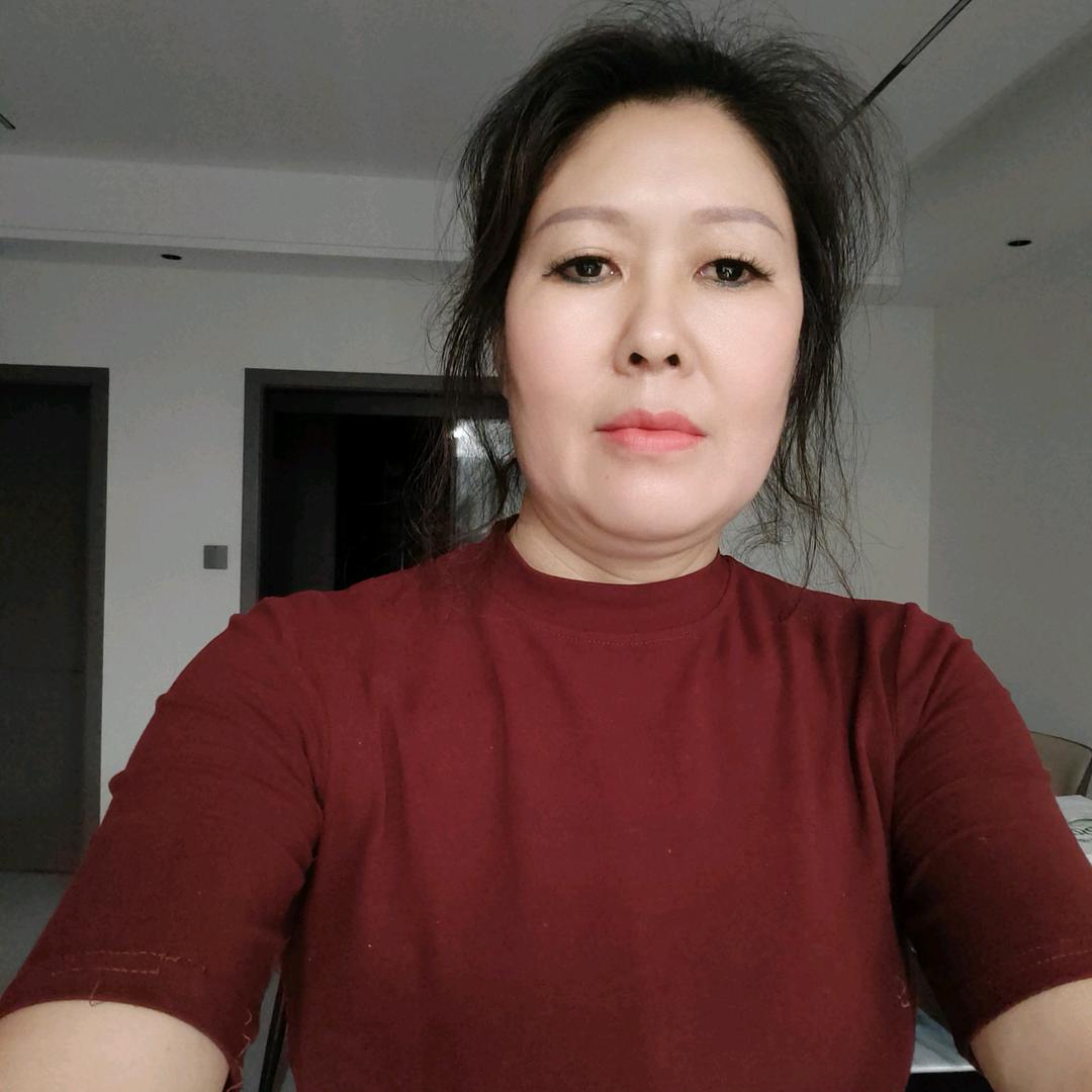 刘姐姐，一名演艺主播，中午12点半