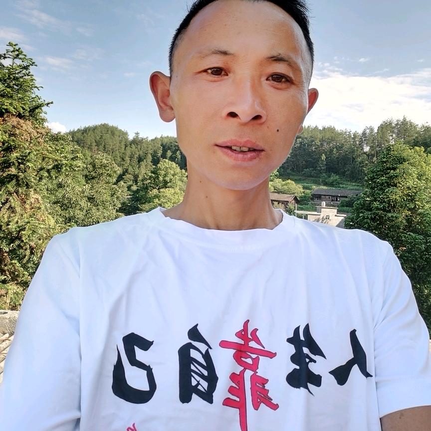 单亲哥（晚上8:35开播）