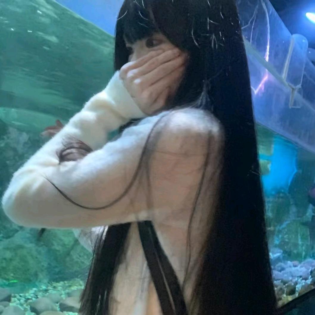 左耳有颗痣.