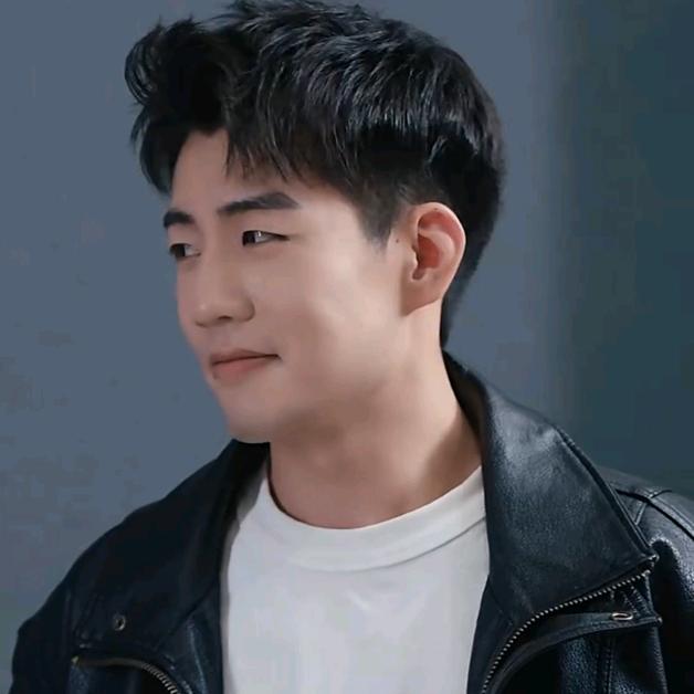 DUPEI不方的小迷妹