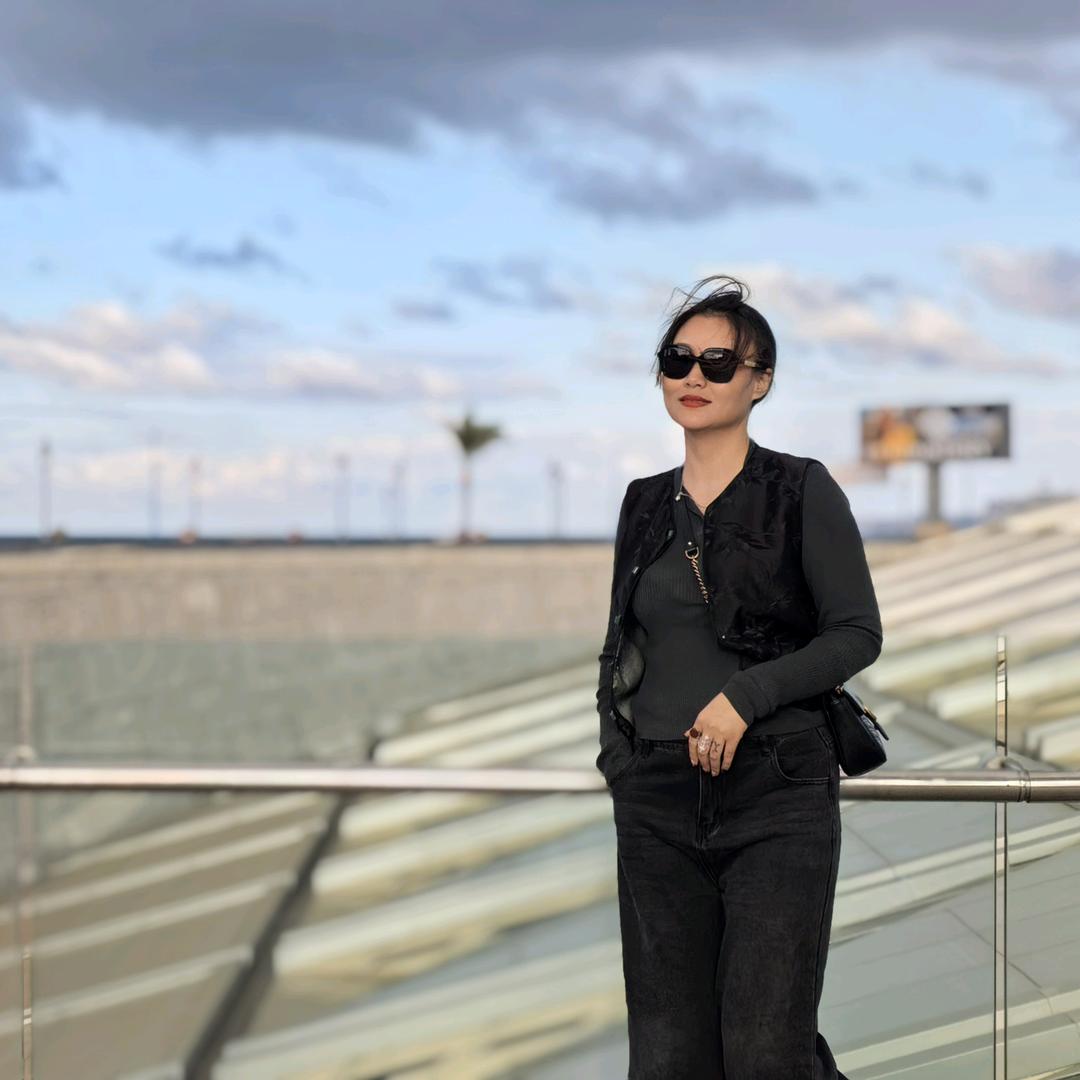 专业灯光设计石女士