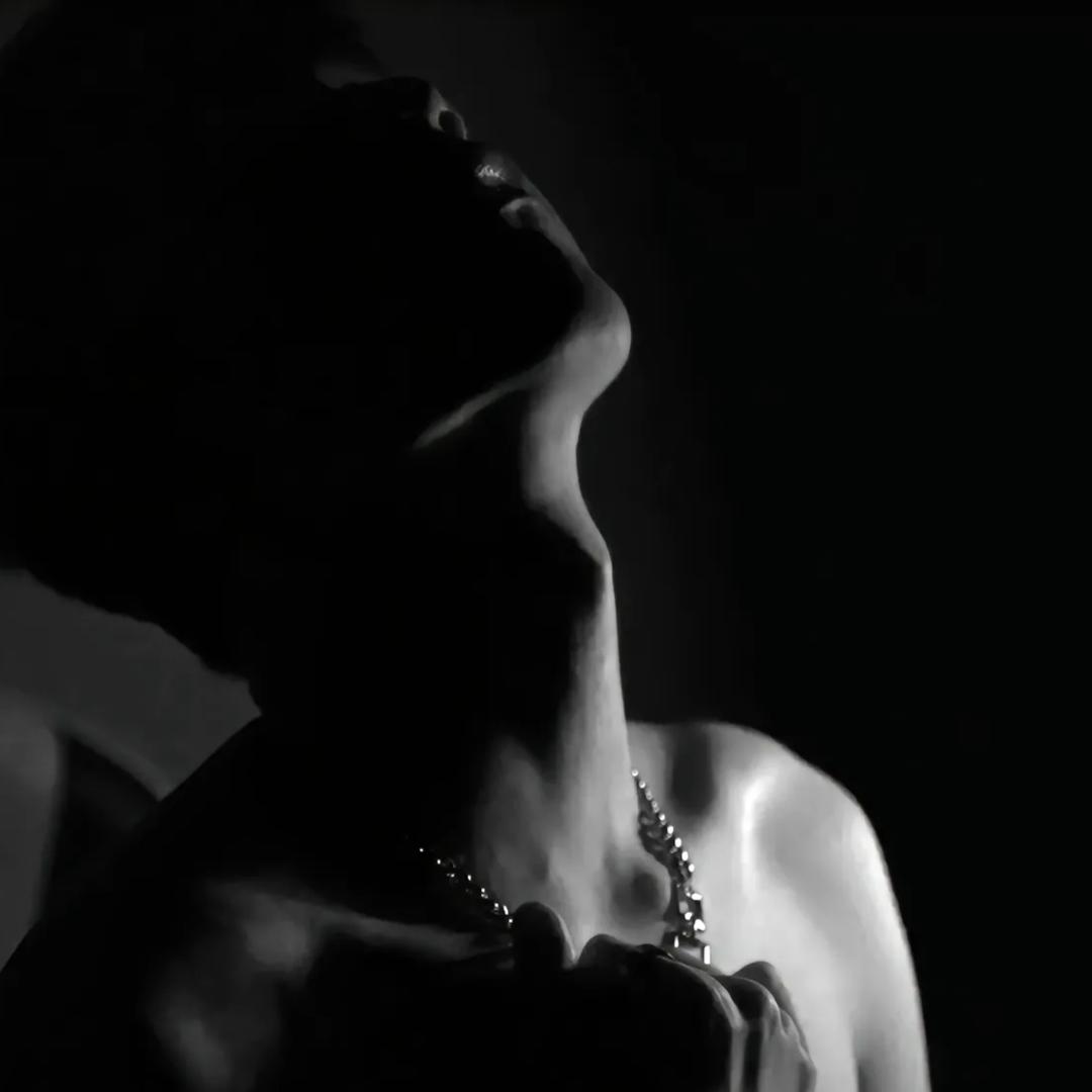 .   今晚早点睡.