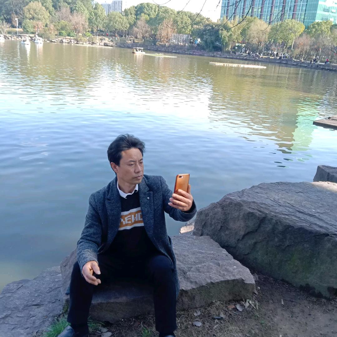 二班老者，刘