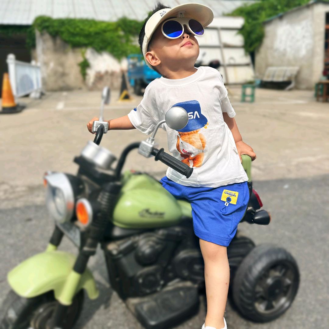 黄小牛童装甄选好品