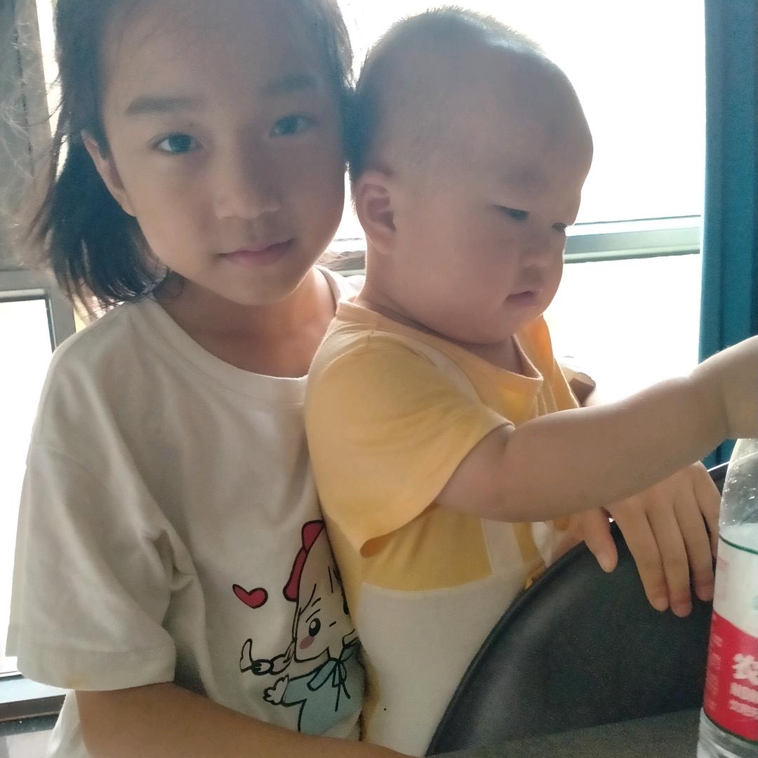 皓梓妍鑫，奶奶