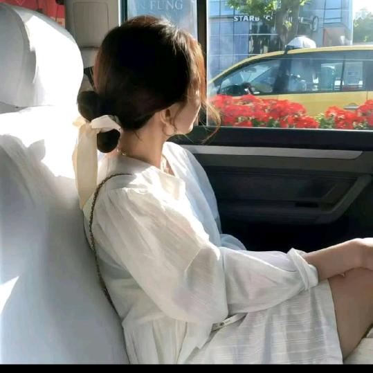 a小堂姐a欠生活一个努力😝