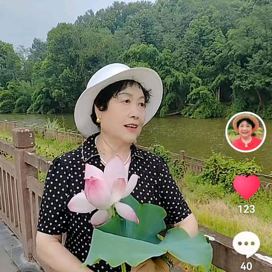 欢乐大妈（43年）