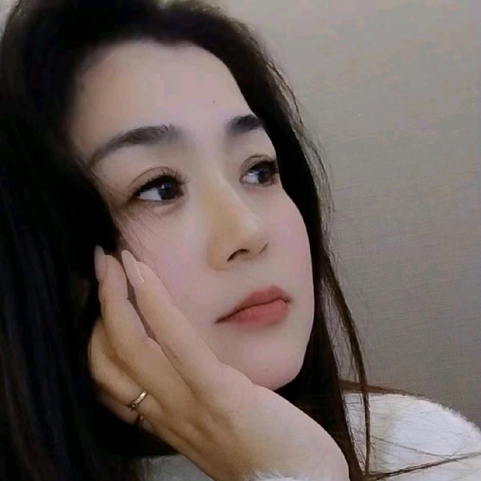 朱樱娜语笑春风