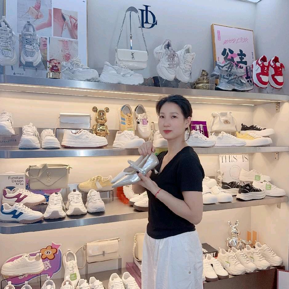 南昌迪丽炫彩女鞋苹果