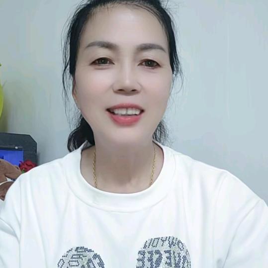 美群《商品厨窗》