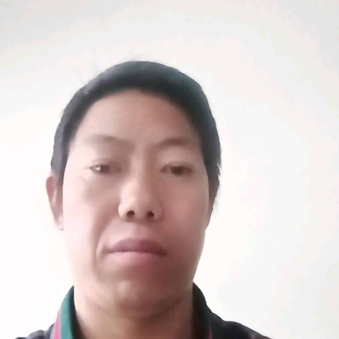 何…