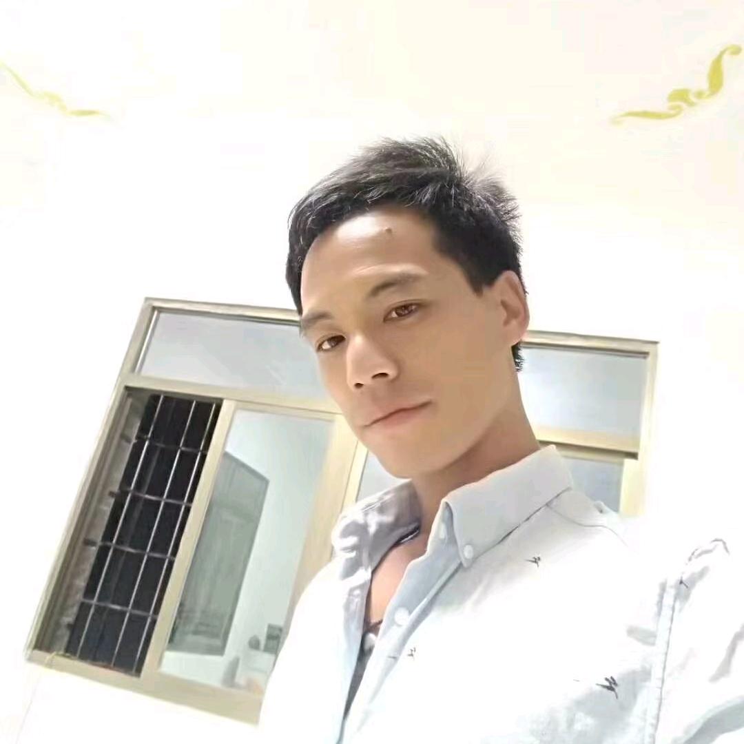 蹲在角落♥(｡￫v￩｡)♥男孩