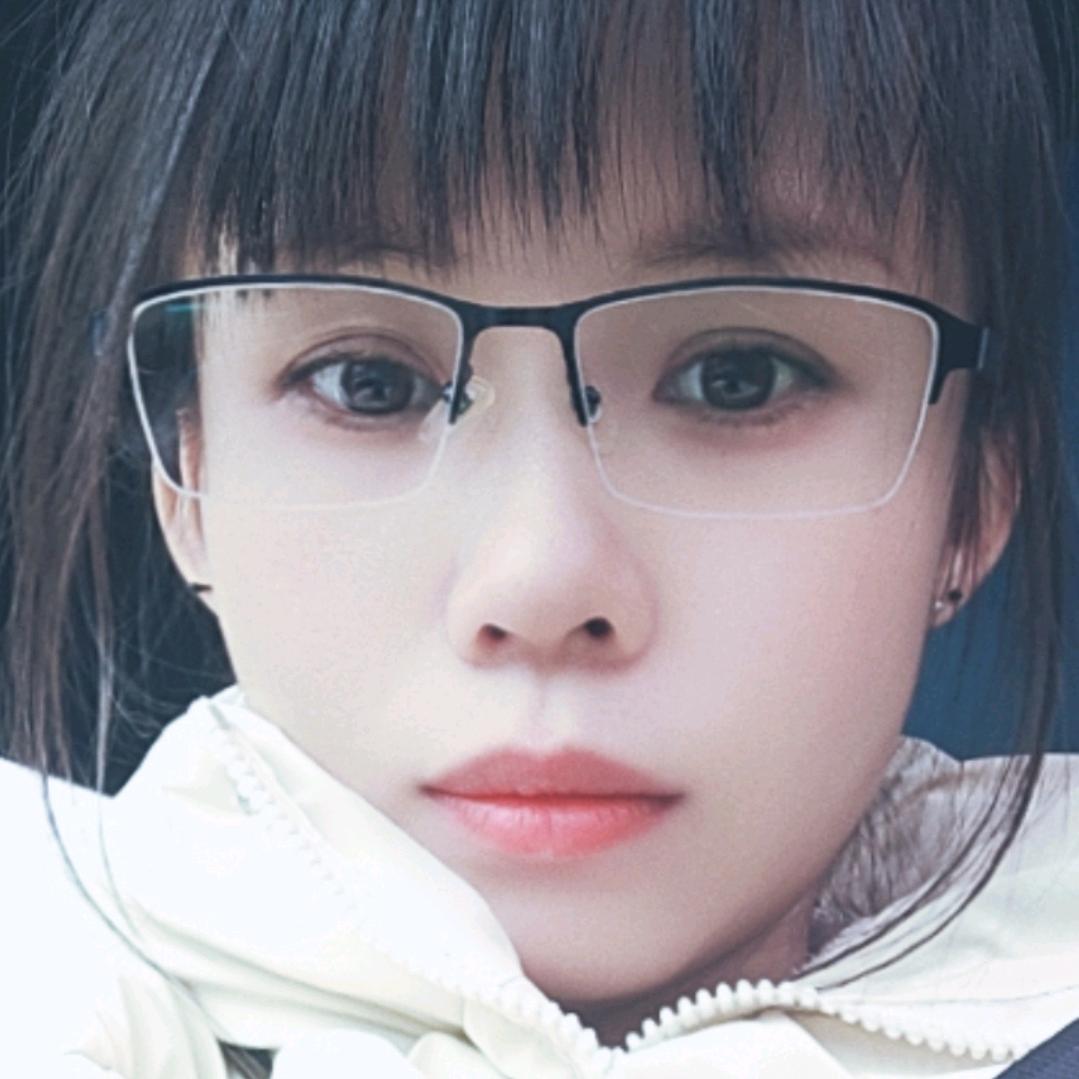 梁同学.
