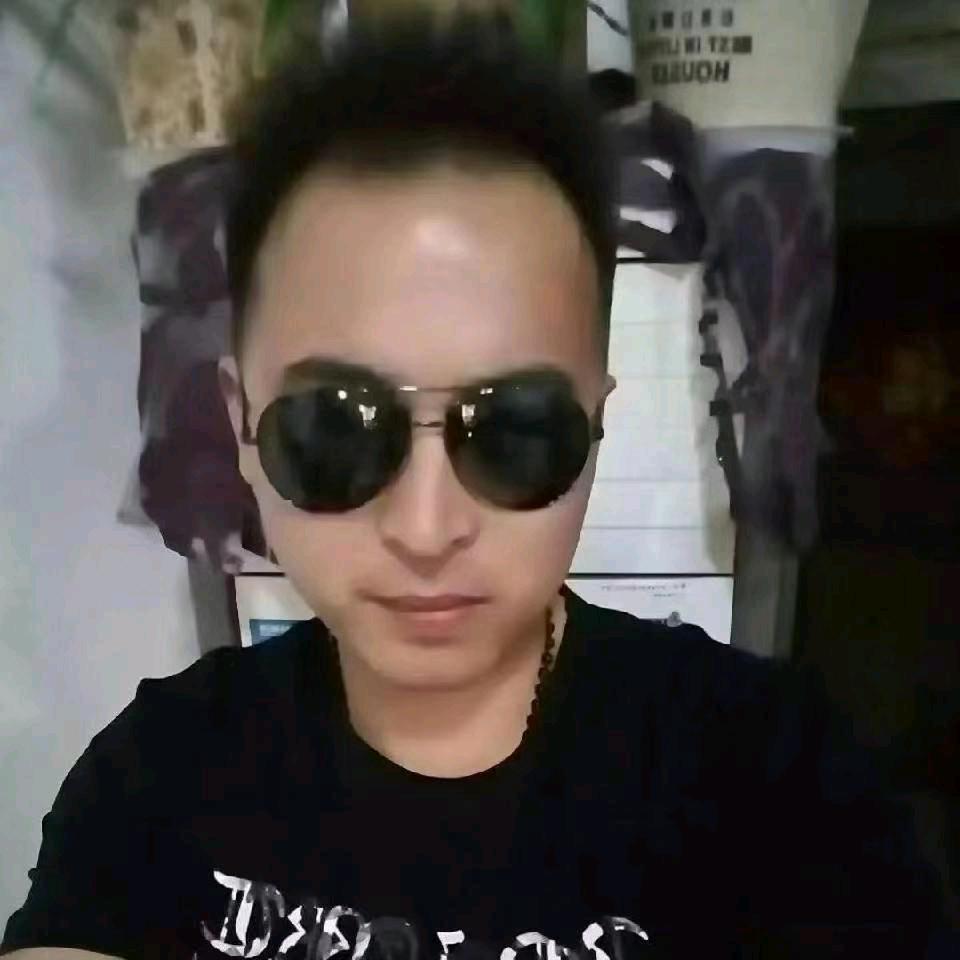 风哥哥1985（骑uy的外卖官）