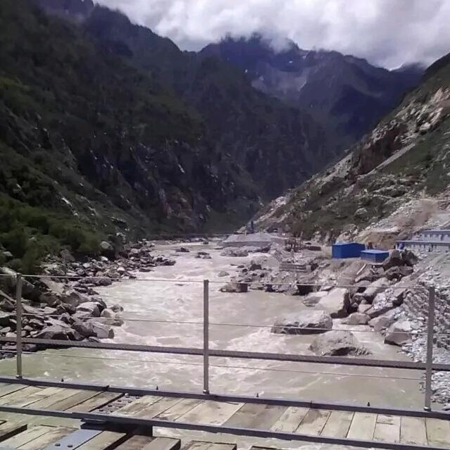 带上一支烟，浪迹天涯💞