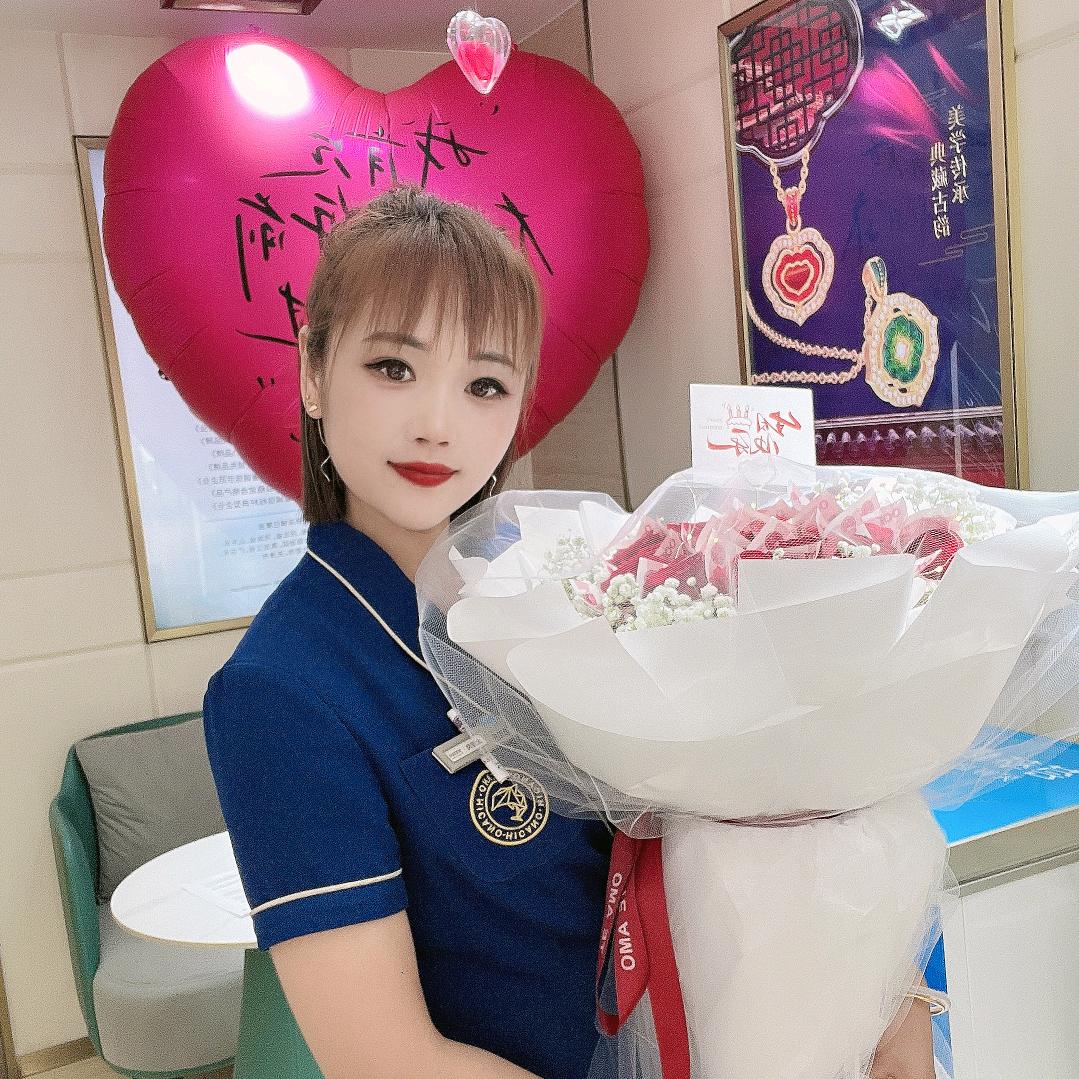 珠宝小姐姐