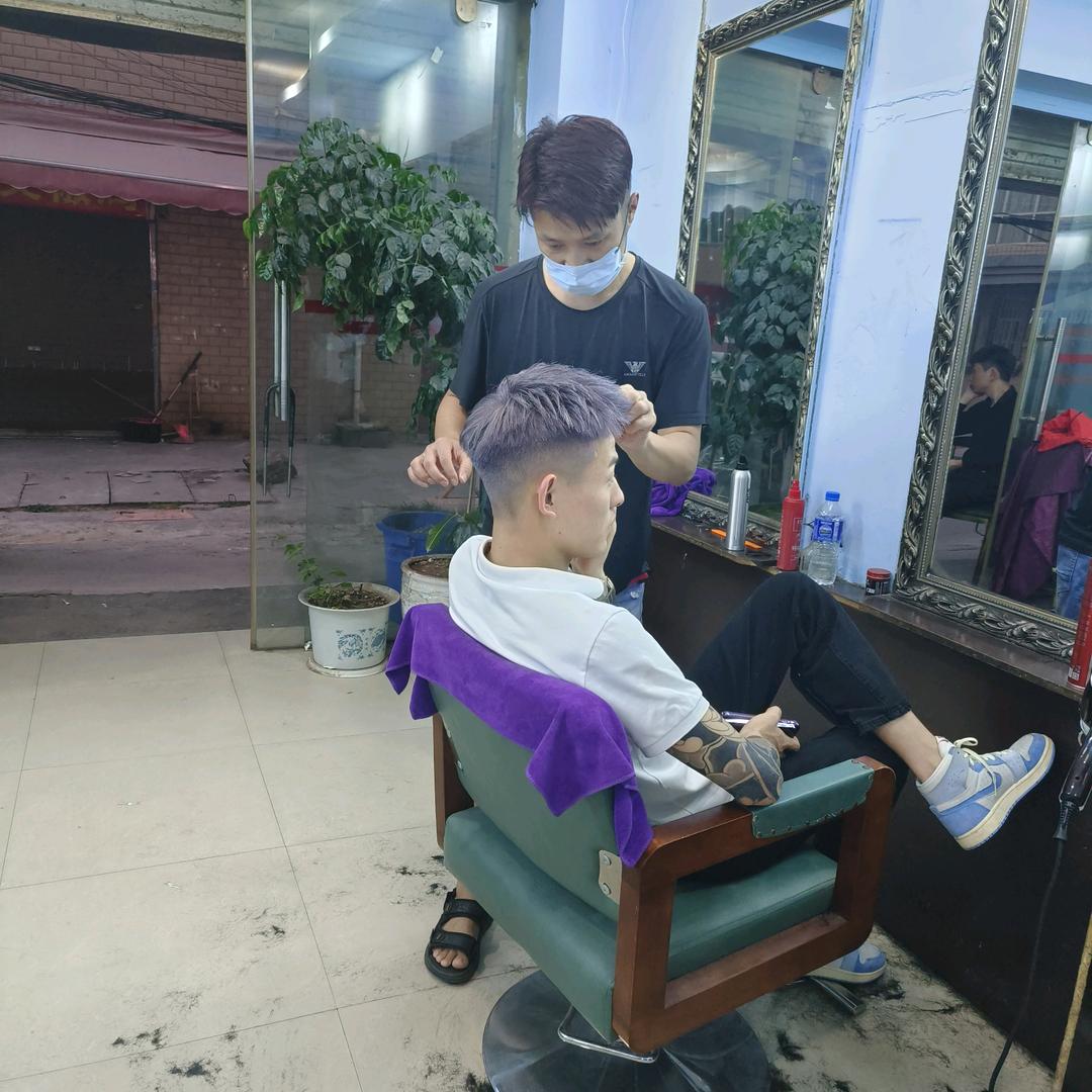 时尚顶尖理发店