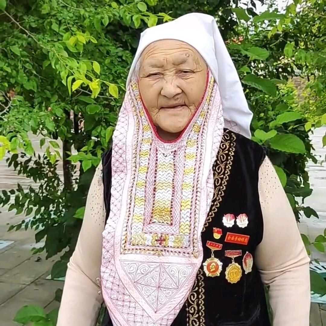 天山妇女🌺