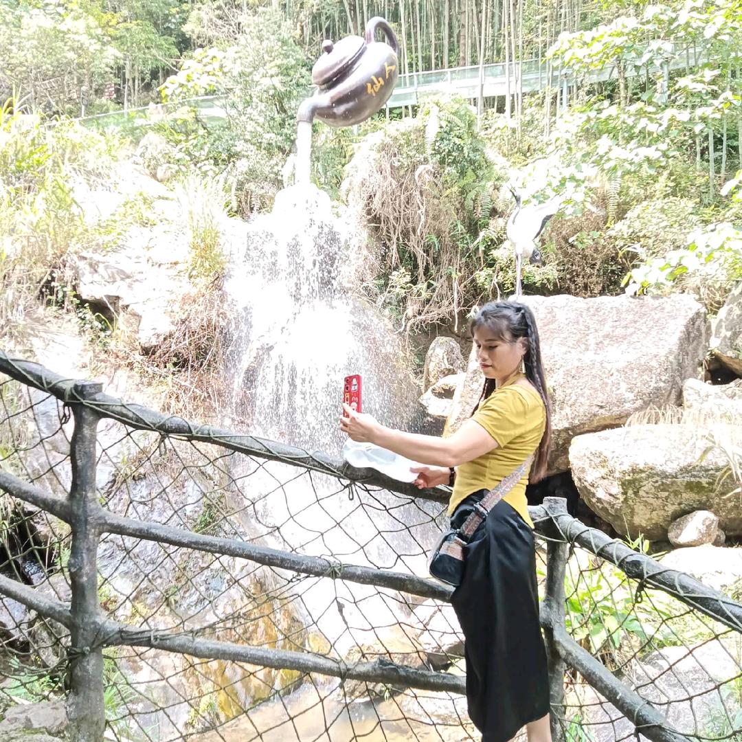 @爱旅游的丽丽！🎤🥂