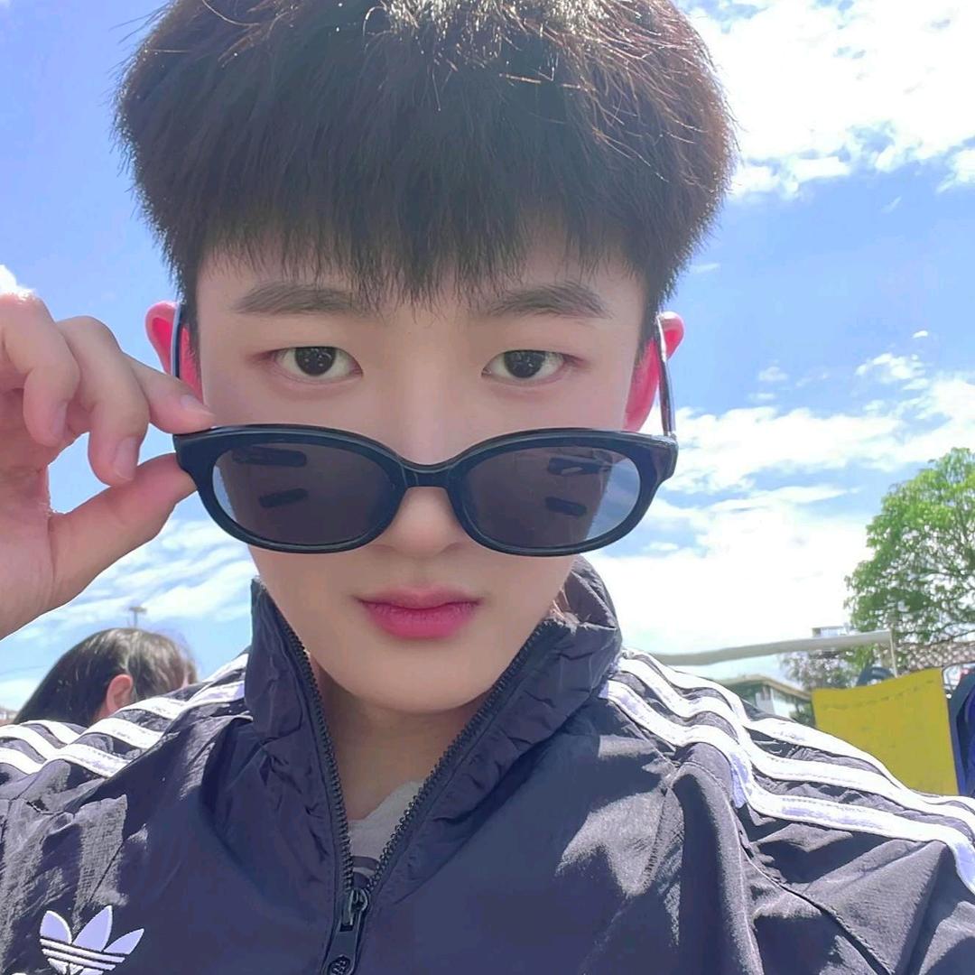 @带点深情的小马🎒