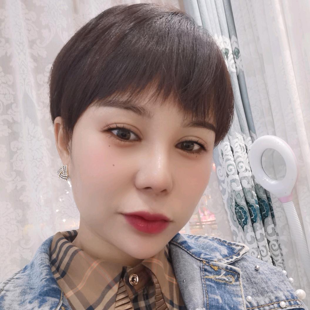 碧彩美业李大妮