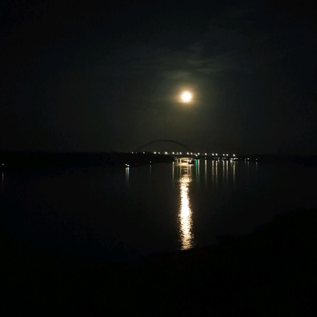 长河渐落晓星沉头像