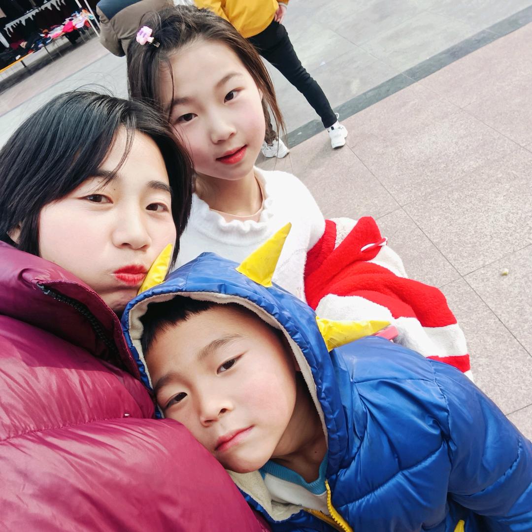 浩蕊妈妈卖饭团（抱团了）