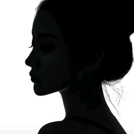 ^小小