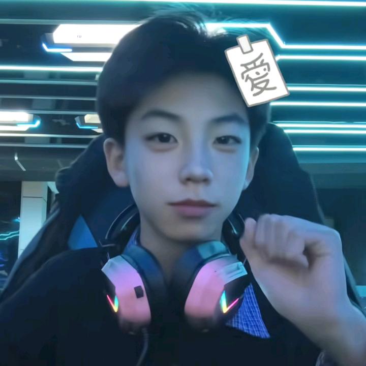 关硕咋长得这么萌🥺