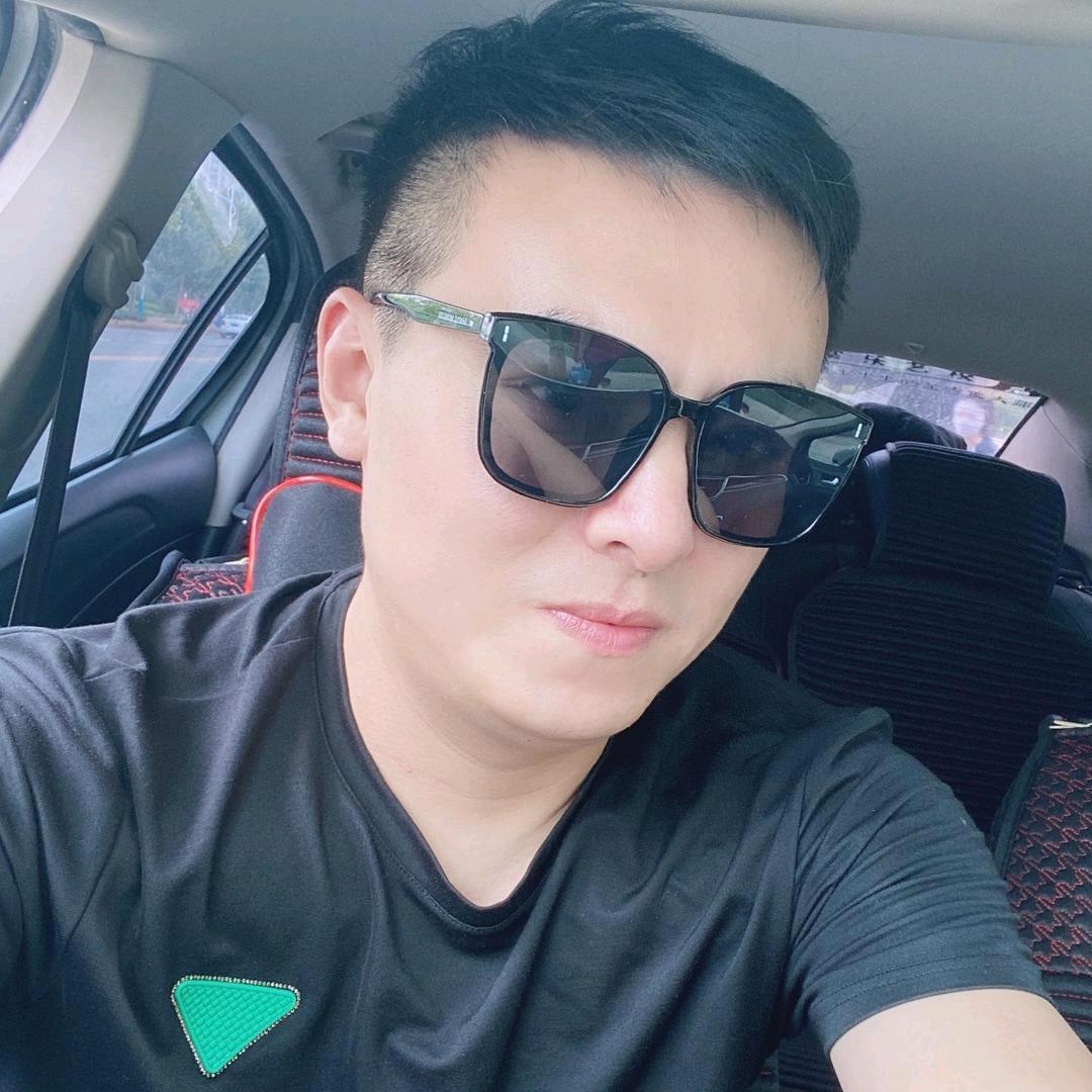 民华哥（不帅）