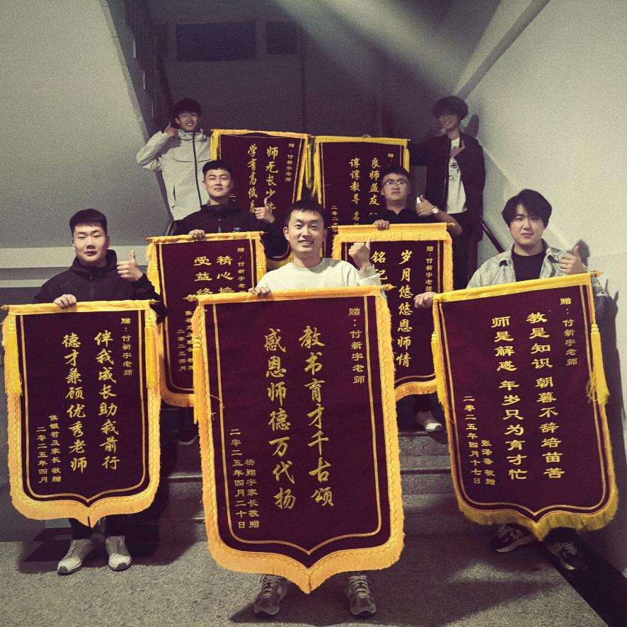 热爱学生的付老师（学校有空调）