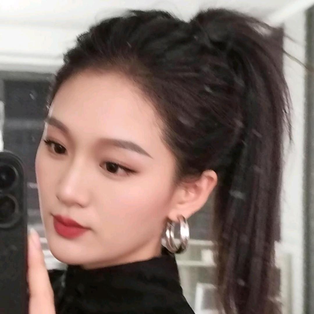 慧敏《嘿米饭团》🌹在花园