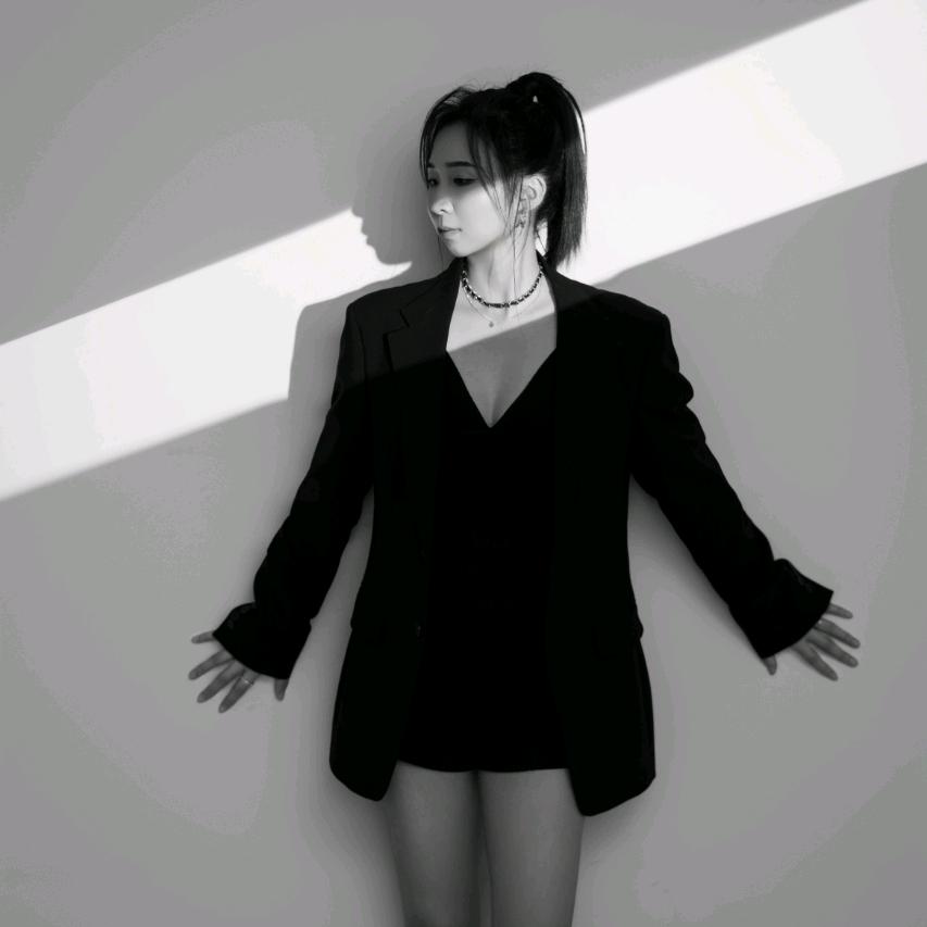 Yik–🍑
