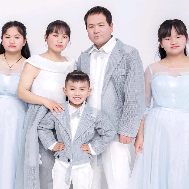 我姓钟，乐在其中，哈哈！