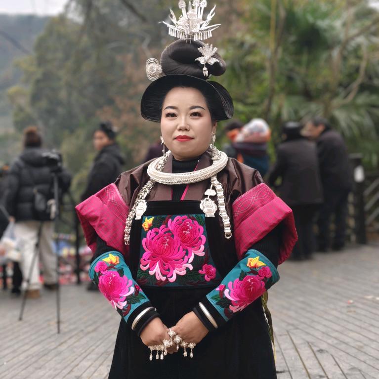 阿茫专绣围腰袖套花（请不要连赞）