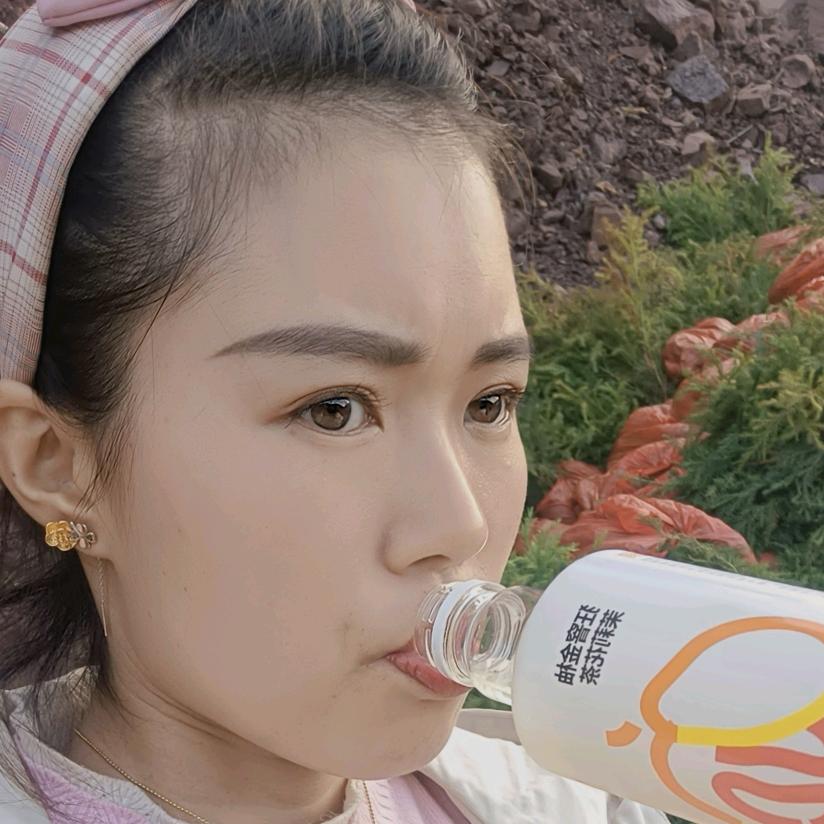 江女爱生活，爱唱歌