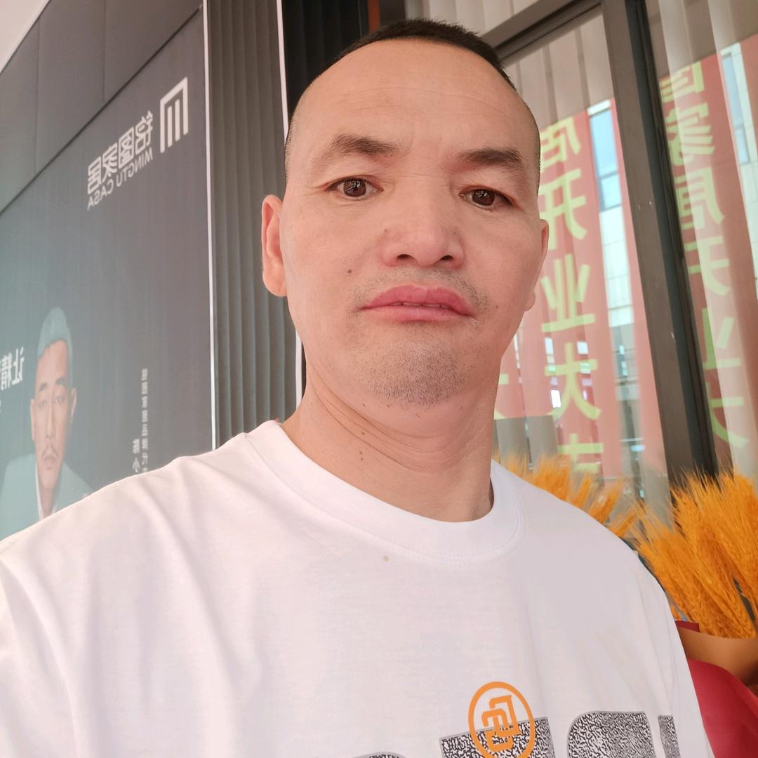 单身，彭勇。