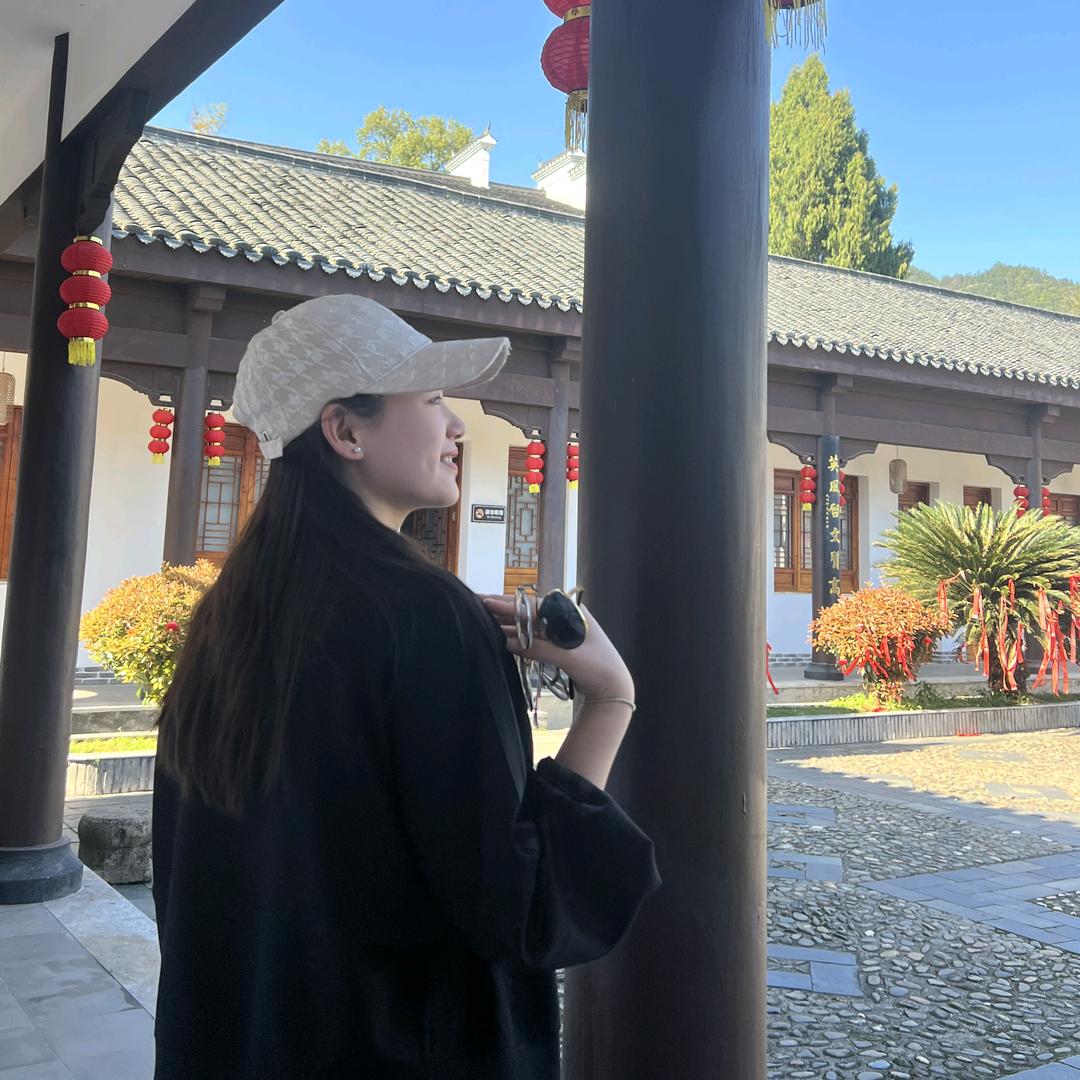 清欢姑娘(关山居士经纪人）