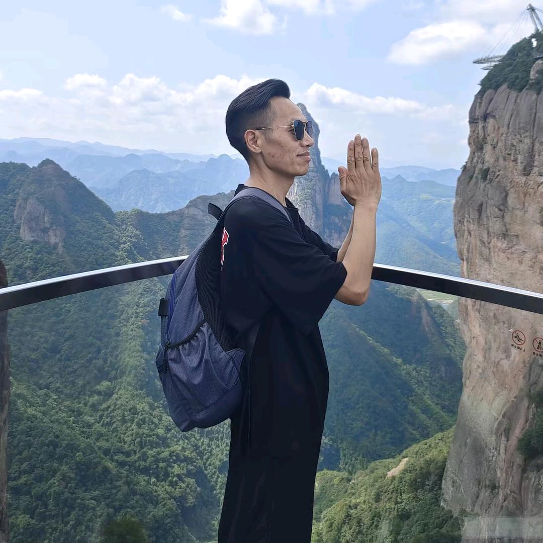 小 白